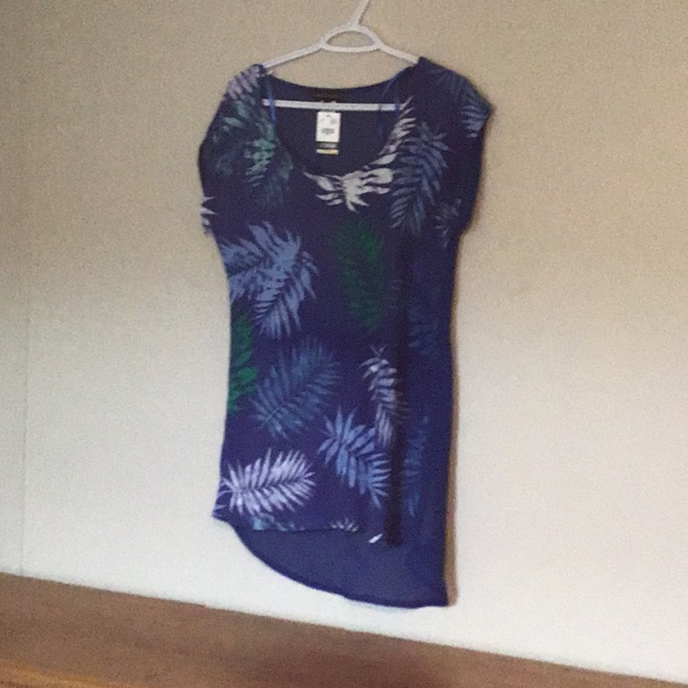 Tops - Picture 2 of 2